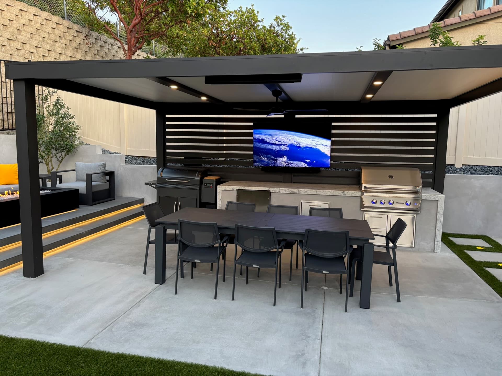 Resort-style pool and outdoor living space, designed and built by Modern Yardz in Rancho Bernardo, San Diego County