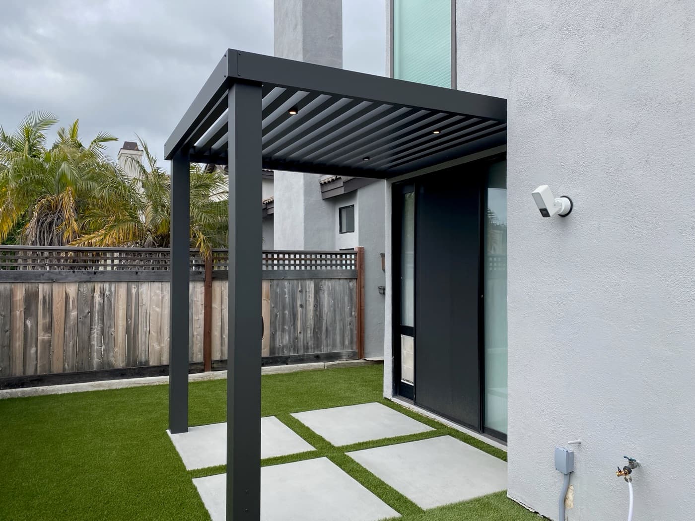 Coastal patio and pool by Modern Yardz in Point Loma