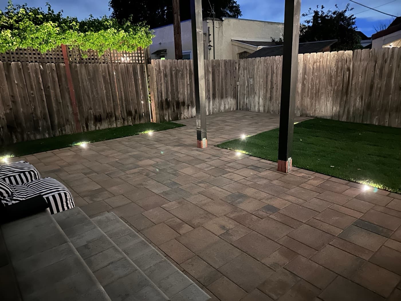Outdoor kitchen with bar seating in Encinitas by Modern Yardz