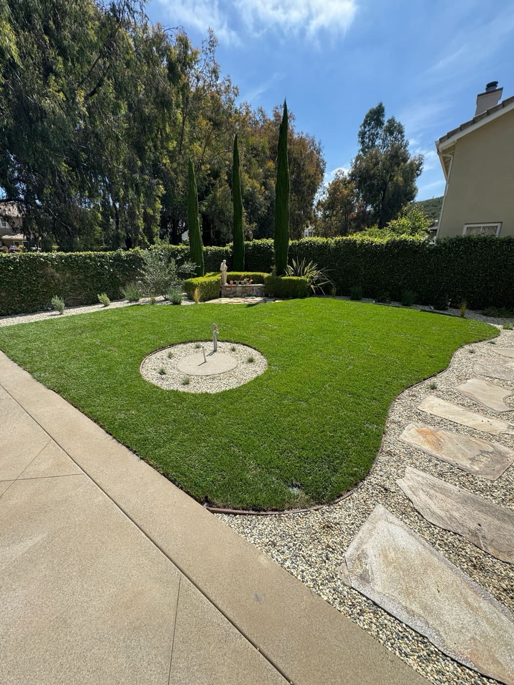 Estate patio and pool by Modern Yardz in Scripps Ranch